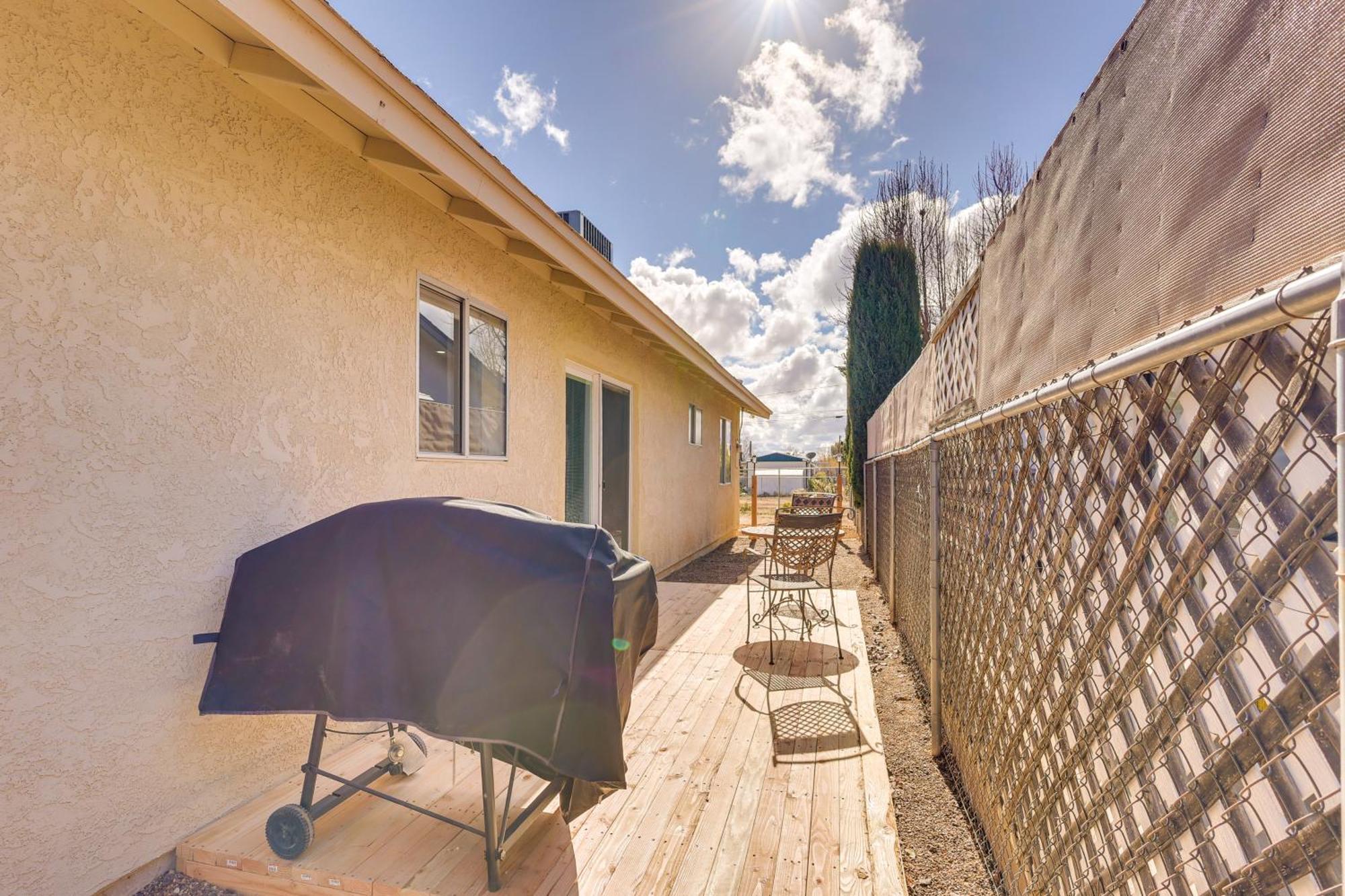 Kingman Vacation Rental With Yard And Fire Pit Esterno foto