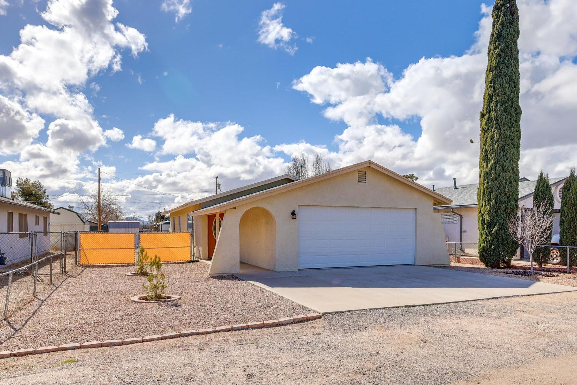 Kingman Vacation Rental With Yard And Fire Pit Esterno foto